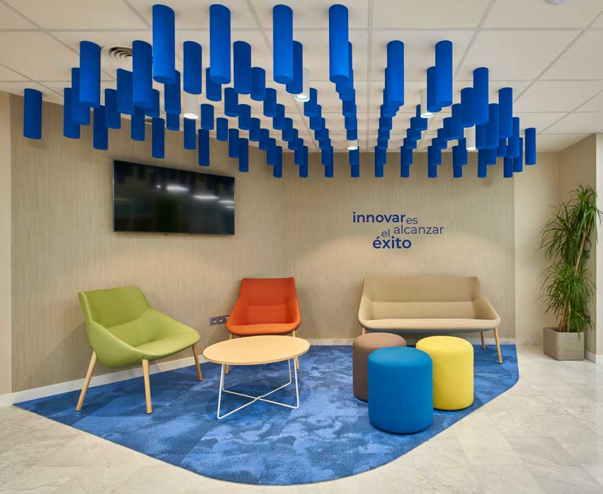 corporate office design of informal meeting area