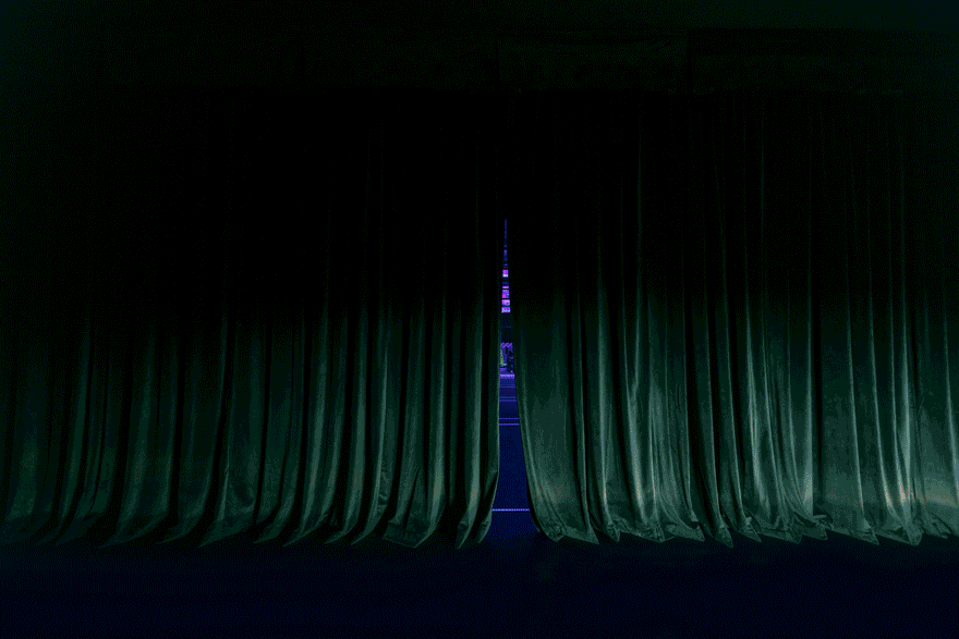 fases de iluminación en sala tecnológica de Caterpillar
