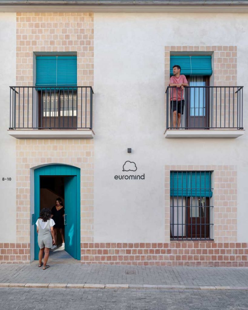 diseno de fachada de residencia de estudiantes Euromind Malaga