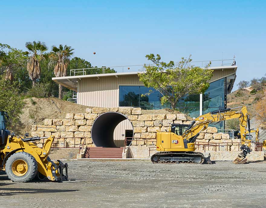 acceso a túnel en escollera