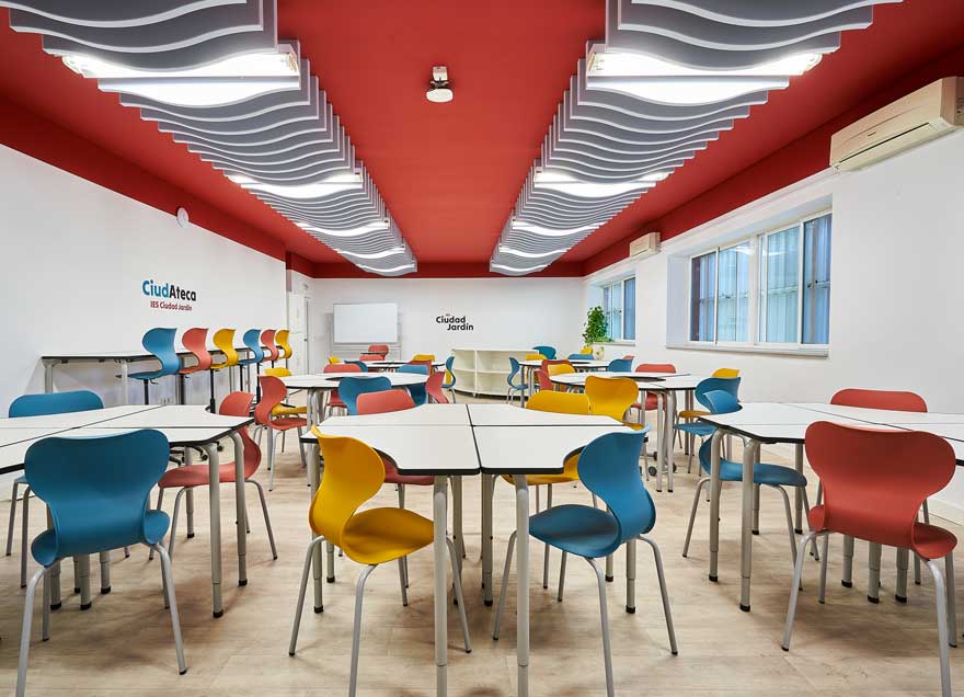 distribución de mobiliario flexible en el aula ateca del centro educativo ciudad jardin